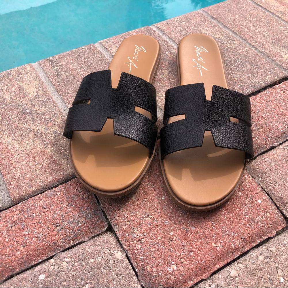 Mari A Black Slide Sandals women’s 9 no box - Picture 1 of 3
